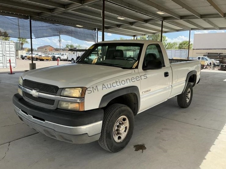 2004-chevrolet-silverado-2500hd-image-4