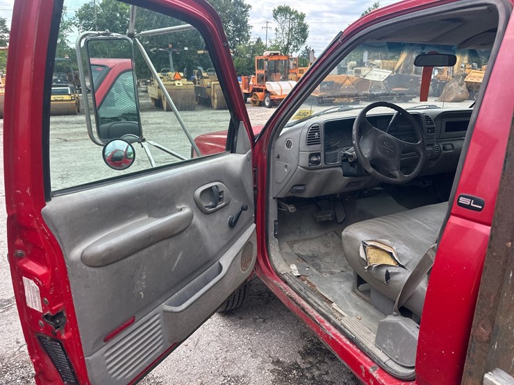 2000-gmc-3500-image-28