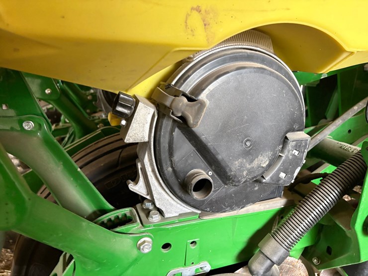 john-deere-1775-image-27