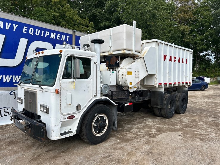 1990-peterbilt-320-image-1