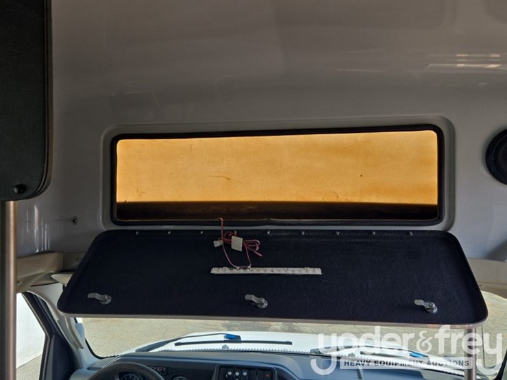 2017-ford-e350-image-27