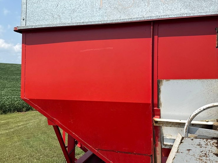 ez-flow-250bu-gravity-wagon-image-7
