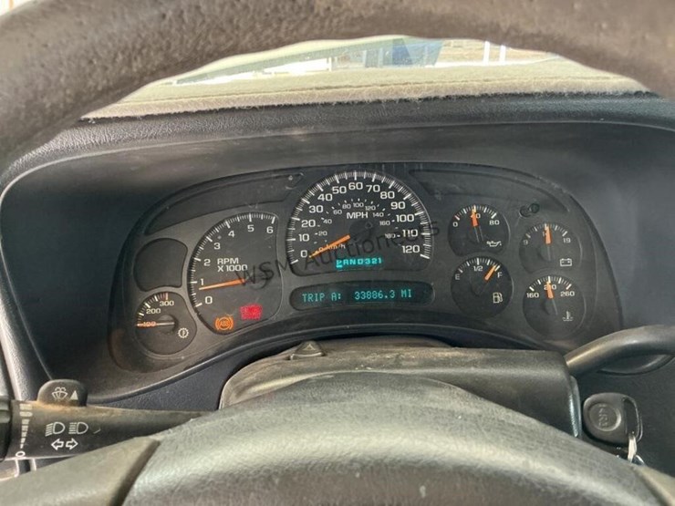 2004-chevrolet-silverado-2500hd-image-17