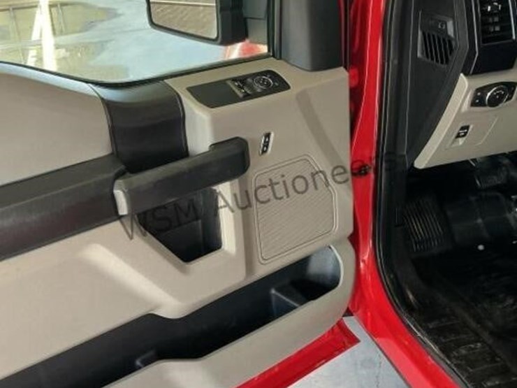 2017-ford-f150-image-24