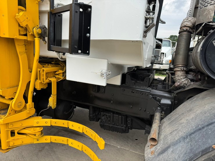 2015-mack-leu613-image-49
