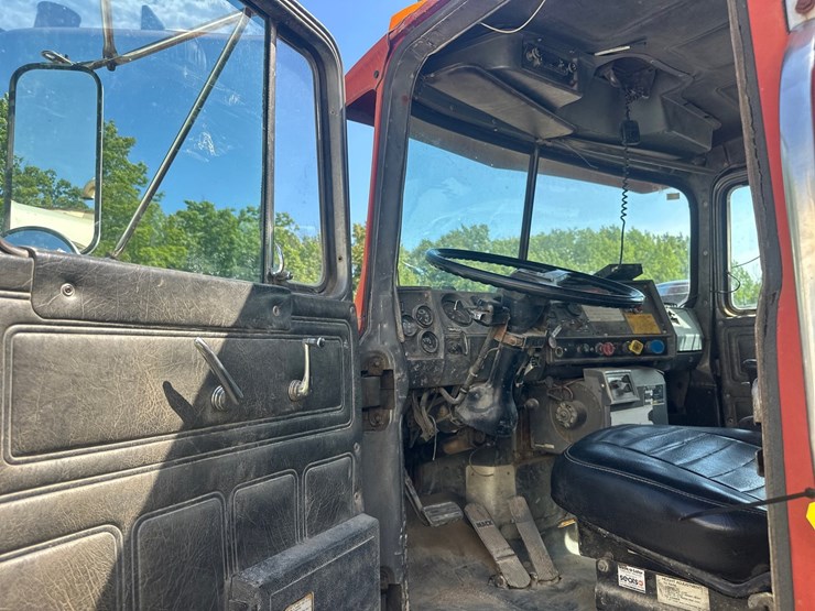 mack-rd690s-image-25