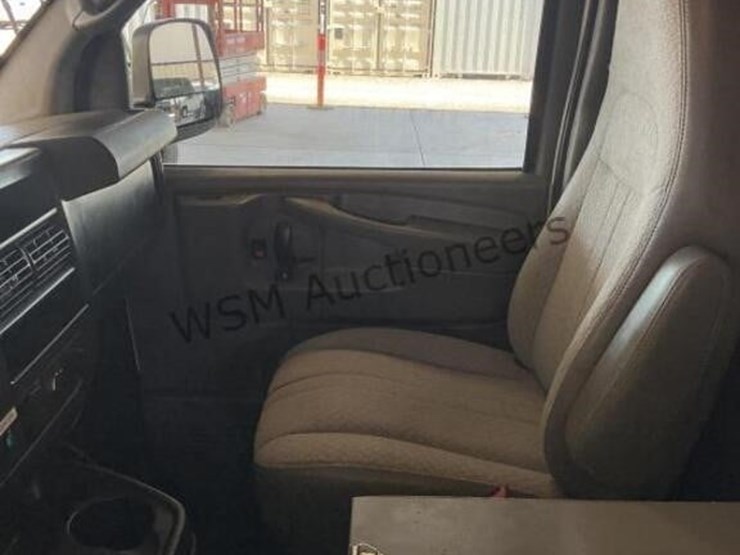 2015-chevrolet-express-3500-image-22