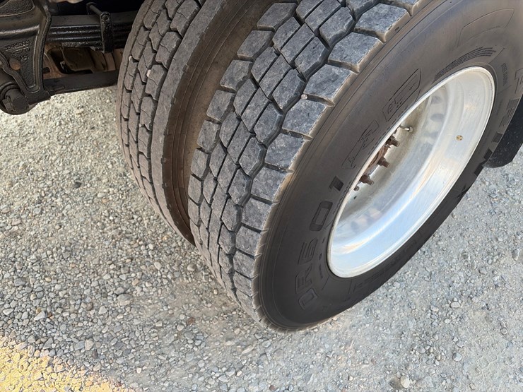 2015-ford-f750-image-23