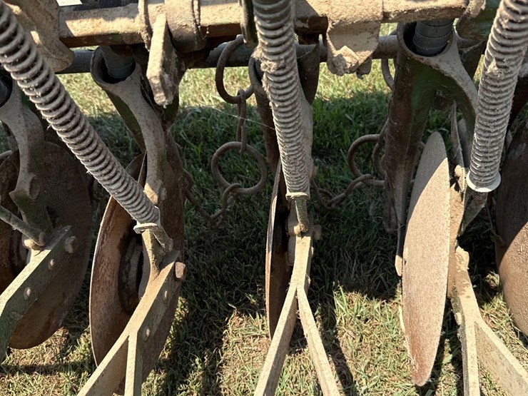 john-deere-van-brunt-12ft-drill-image-15