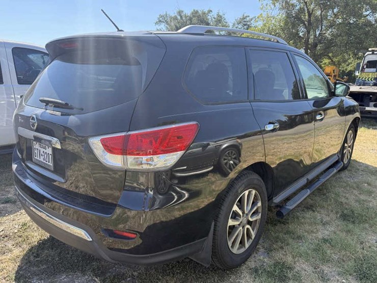 2015-nissan-pathfinder-image-4