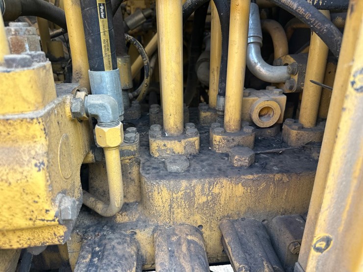 caterpillar-225d-lc-image-49