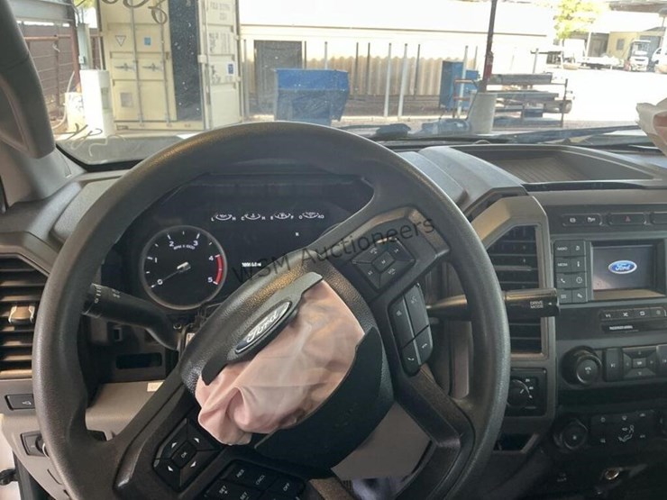 2022-ford-f550-image-15