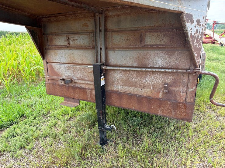1975-triggs-7ft-x-20ft-gooseneck-livestock-trailer-image-15