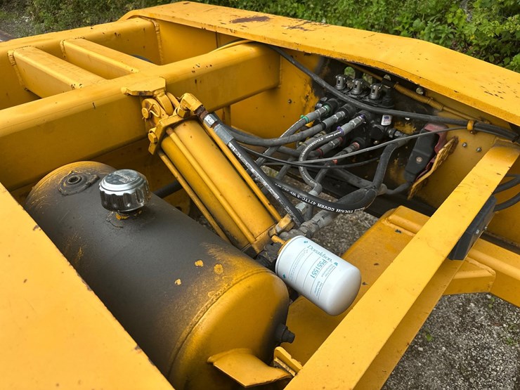 #2676-•-eager-beaver-tri-axle-lowboy-trailer-image-10