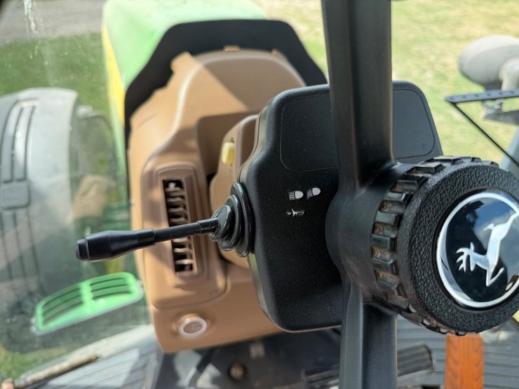 john-deere-8130-image-71
