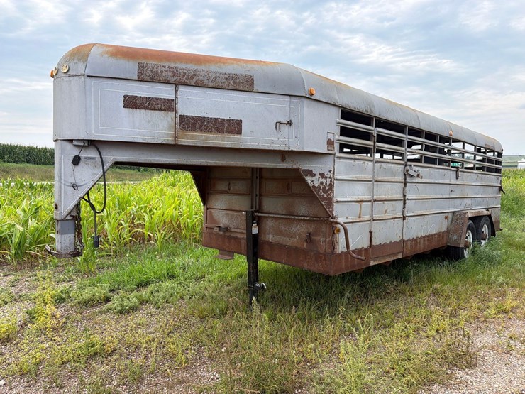1975-triggs-7ft-x-20ft-gooseneck-livestock-trailer-image-1