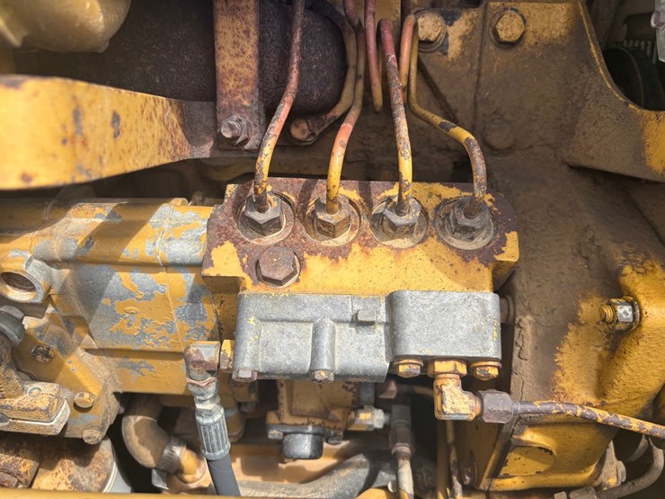 caterpillar-d4h-image-34