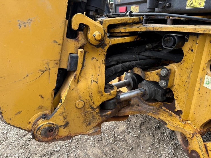 2013-caterpillar-416f-image-14