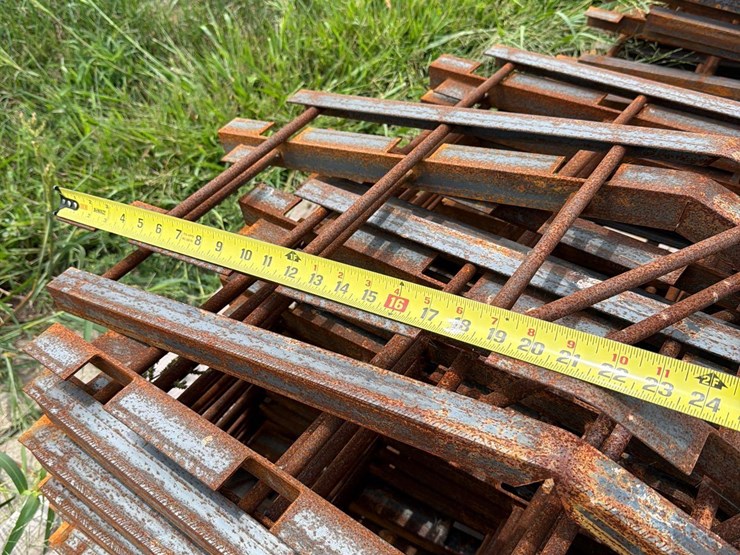 2-pallets-of-v-shaped-grain-bin-supports-image-6