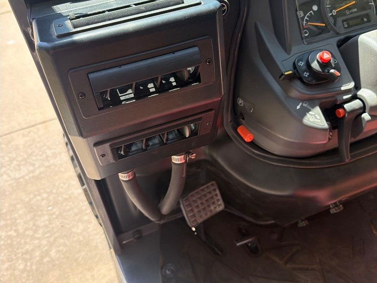 2021-massey-ferguson-4-image-35