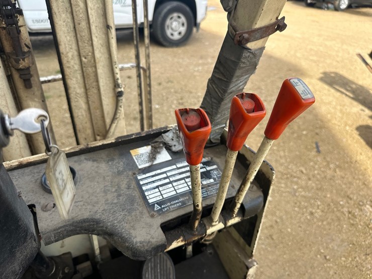 #3105-•-allis-chalmers-acc30-forklift-image-24