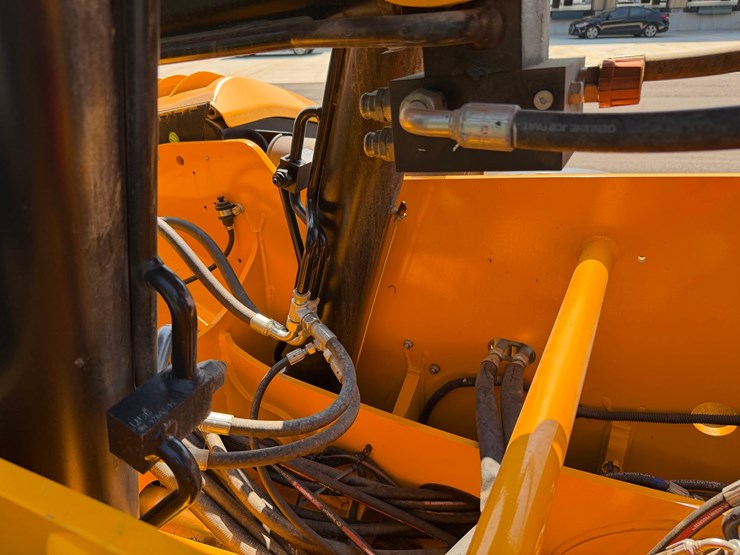 2024-jcb-509-42-image-29