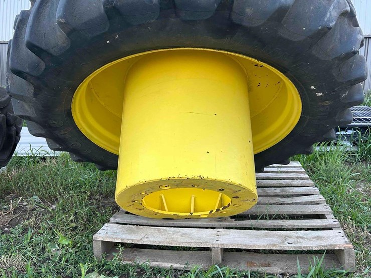 john-deere-8330-image-2