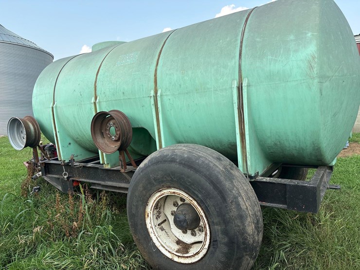 1500-gallon-portable-water-tank-trailer-w/-pump-image-3