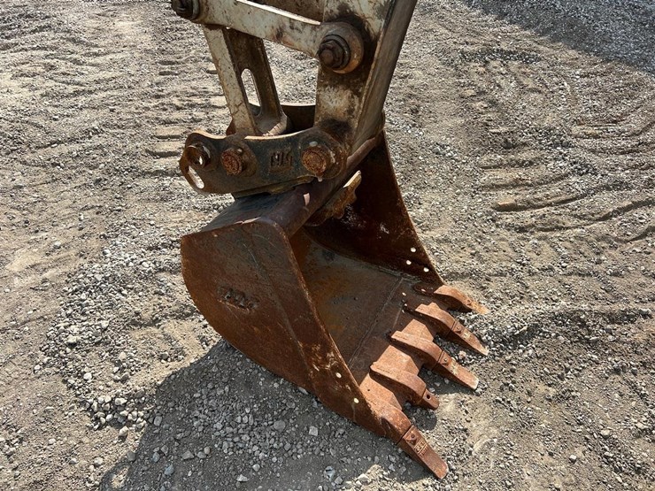2016-takeuchi-tb260-image-10