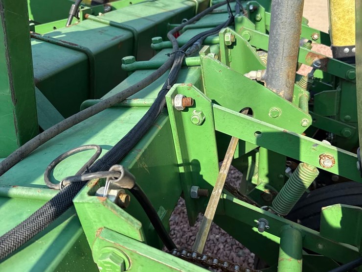 john-deere-7000-image-40