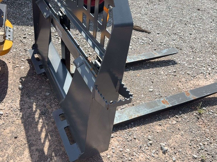 unused-m5-skid-steer-quick-attach-forks-image-2