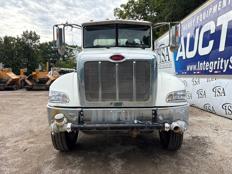 2006-peterbilt-335-image-8