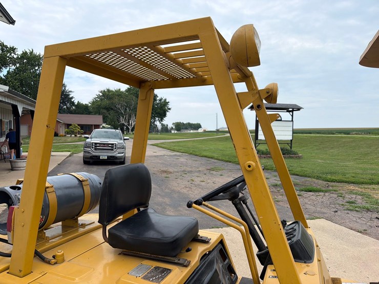 komatsu-fg25-propane-forklift-image-23