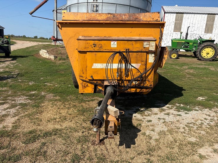 #2918-•-kuhn-8124-pro-twin-slinger-image-8
