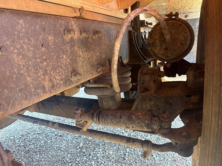 2005-peterbilt-379-image-40