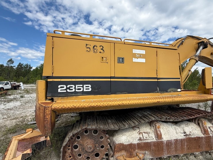caterpillar-235b-image-21