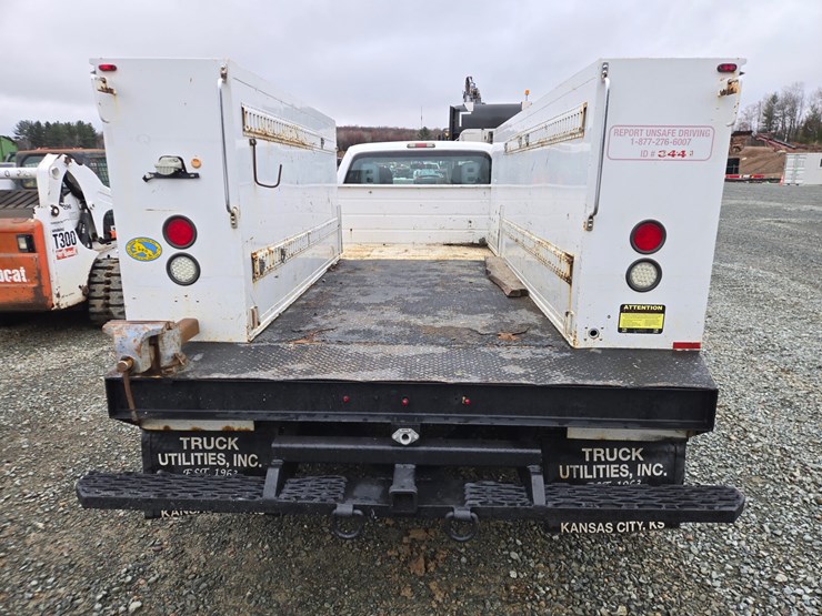 2011-ford-f550-image-19