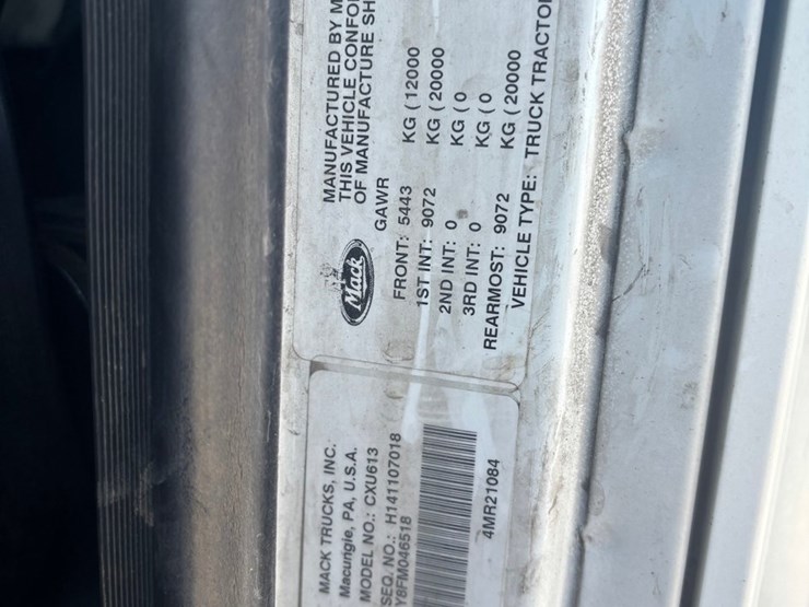 #2161-•-2015-mack-cxu600-sleeper-cab-truck-tractor-image-124