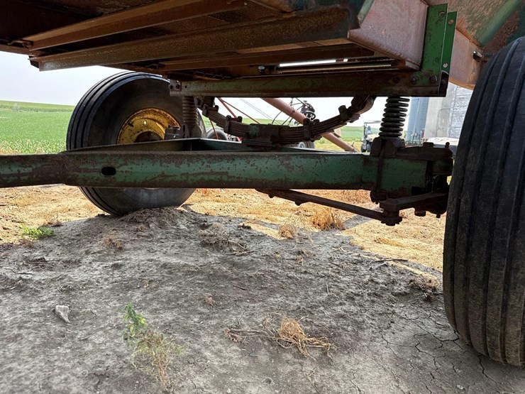 s&w-200-power-wagon-rear-unload-silage-wagon-image-13