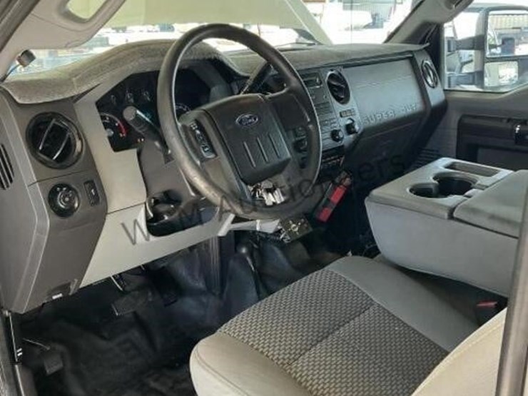 2014-ford-f550-image-26