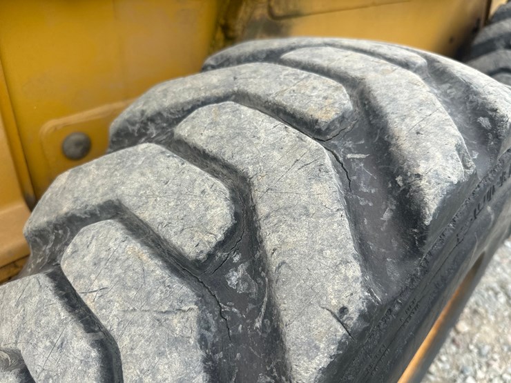 john-deere-250-image-56
