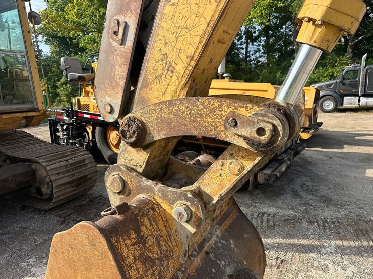 caterpillar-225d-lc-image-21