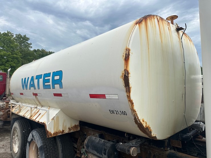 2006-peterbilt-335-image-21