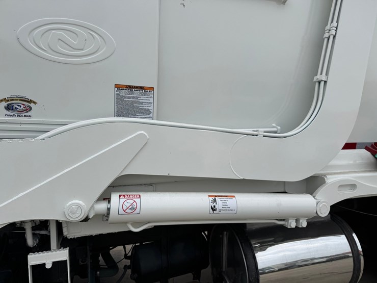 2016-mack-mru613-image-17