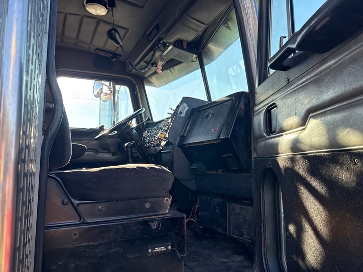 1998-peterbilt-378-image-91