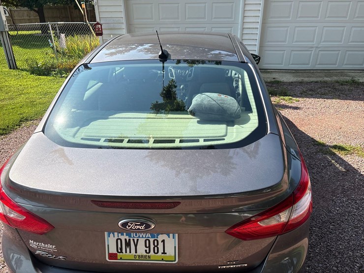 2014-ford-focus-se-car-image-6