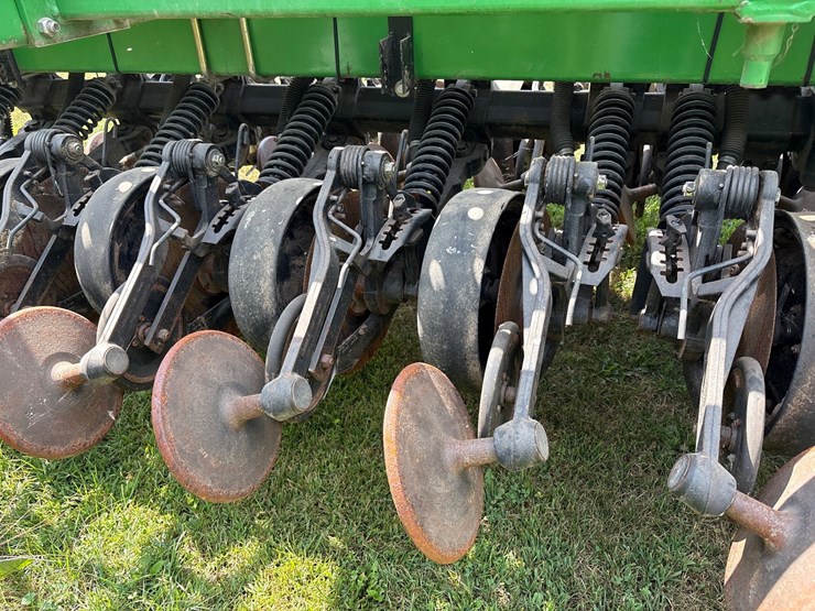 john-deere-1590-image-37