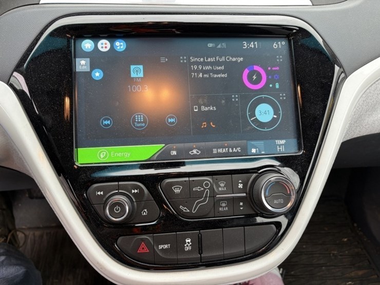 2017-chevrolet-bolt-ev-electric-hatchback-image-26