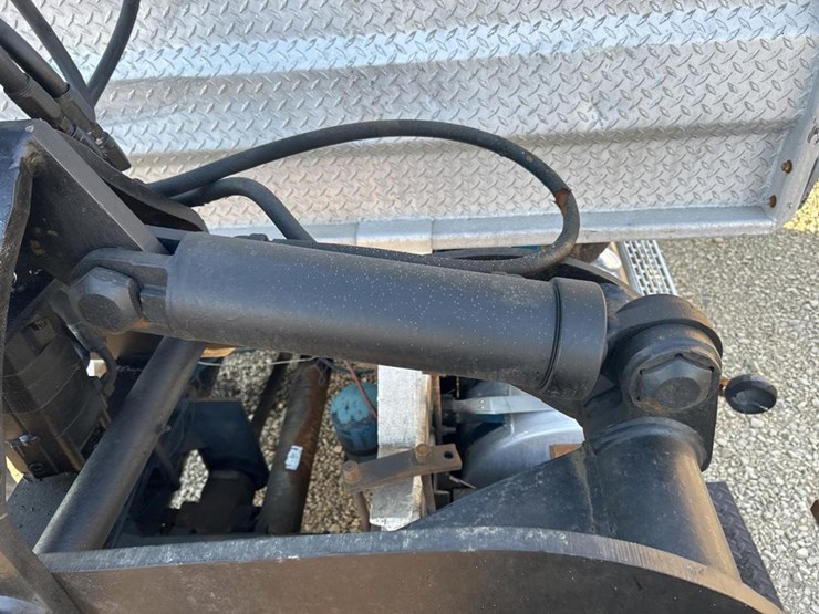2001-mack-ch613-image-38