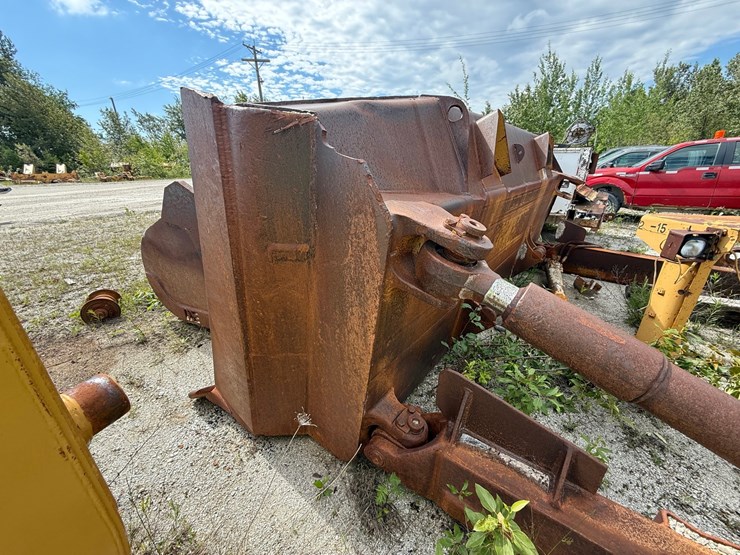 caterpillar-16-image-29